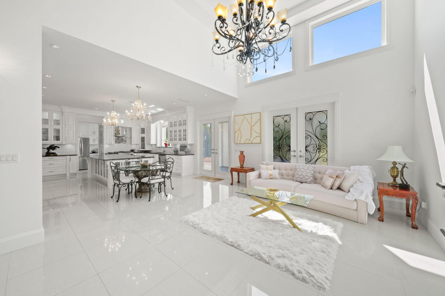 Made to stay awhile. Soaring ceilings and generous proportions create a family room that feels open and impressive, yet comfortable enough for everyday life.