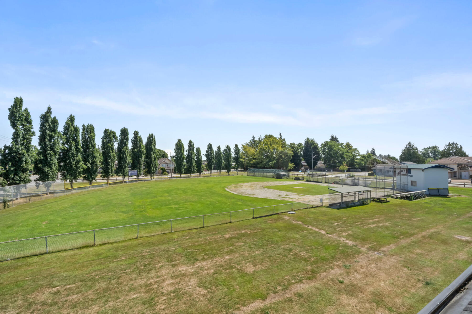A PARK AT YOUR DOORSTEP. With the neighbouring park immediately beside the property, everyday life naturally extends beyond the backyard—morning walks, fresh air, green space, and room for children to play.
