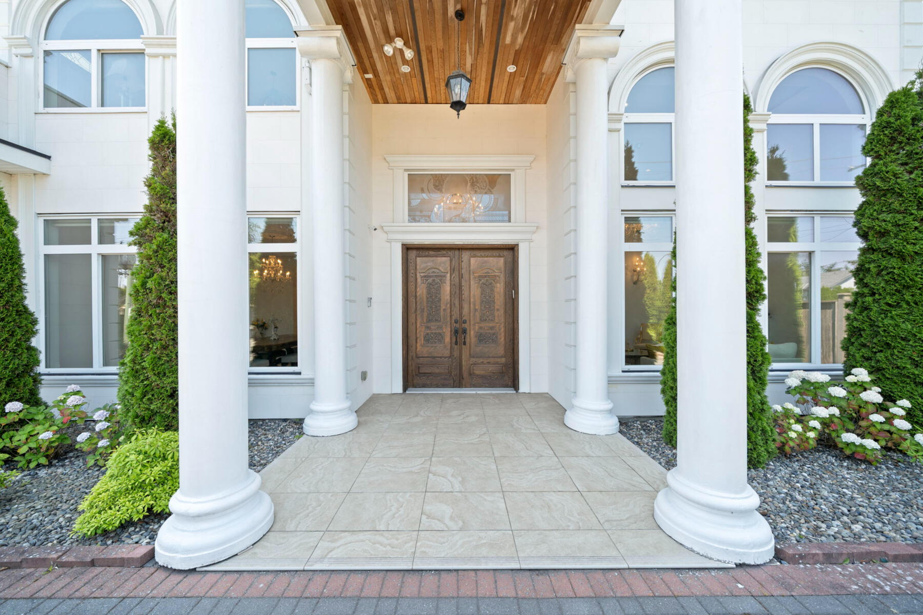 A home where proportion, function and presence come together.